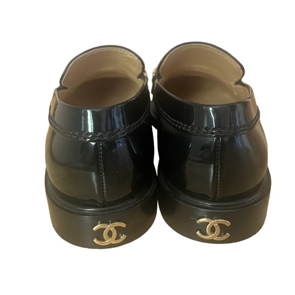 Pre owned in great condition Chanel black patent leather size 36.5 US - Picture 4 of 5